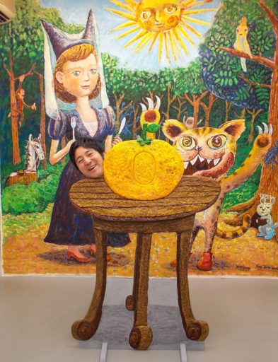 パネルに顔をはめた状態（作者本人）