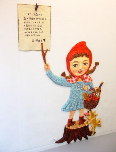 招待状と赤ずきん（板・紙粘土・アクリル）